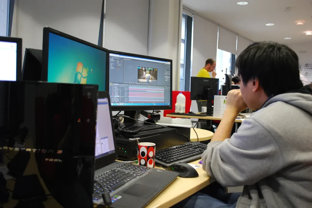 5 Reasons Computer Programmers Often Have Poor Pension & Retirement Plans 12 Computer Programmer At Work